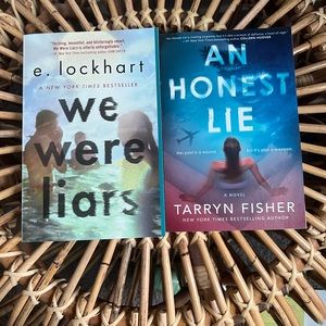 Light Mystery book bundle! Basically new!